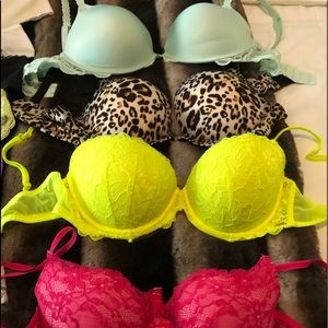 4 Victoria Secret bras